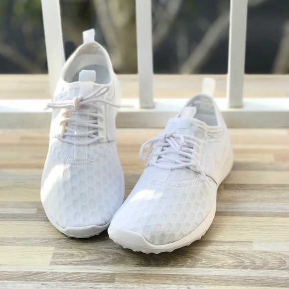 NWT Nike Juvenate w/ White WMNS - Picture 5 of 8